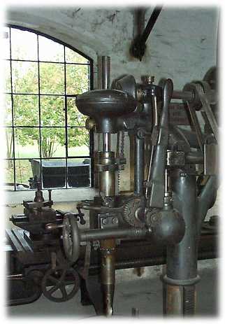 Standbohrmaschine in der Eisenbahnwerkstatt