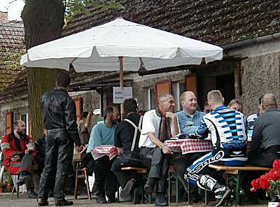 Kaffee, Kuchen und Jungstoerche in Altfriedland